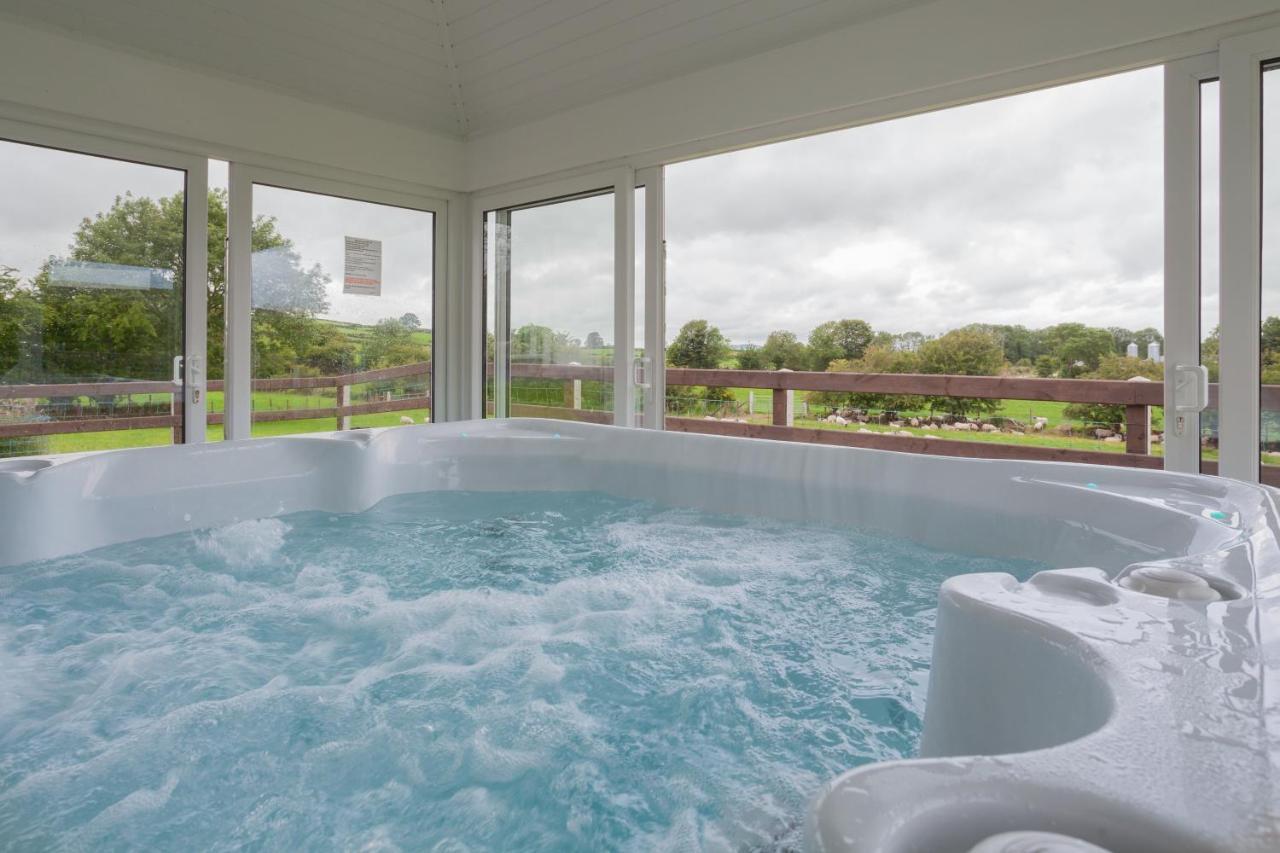 Beautiful Mountain Views & Private Hot Tub Villa Kilcoo Exterior photo