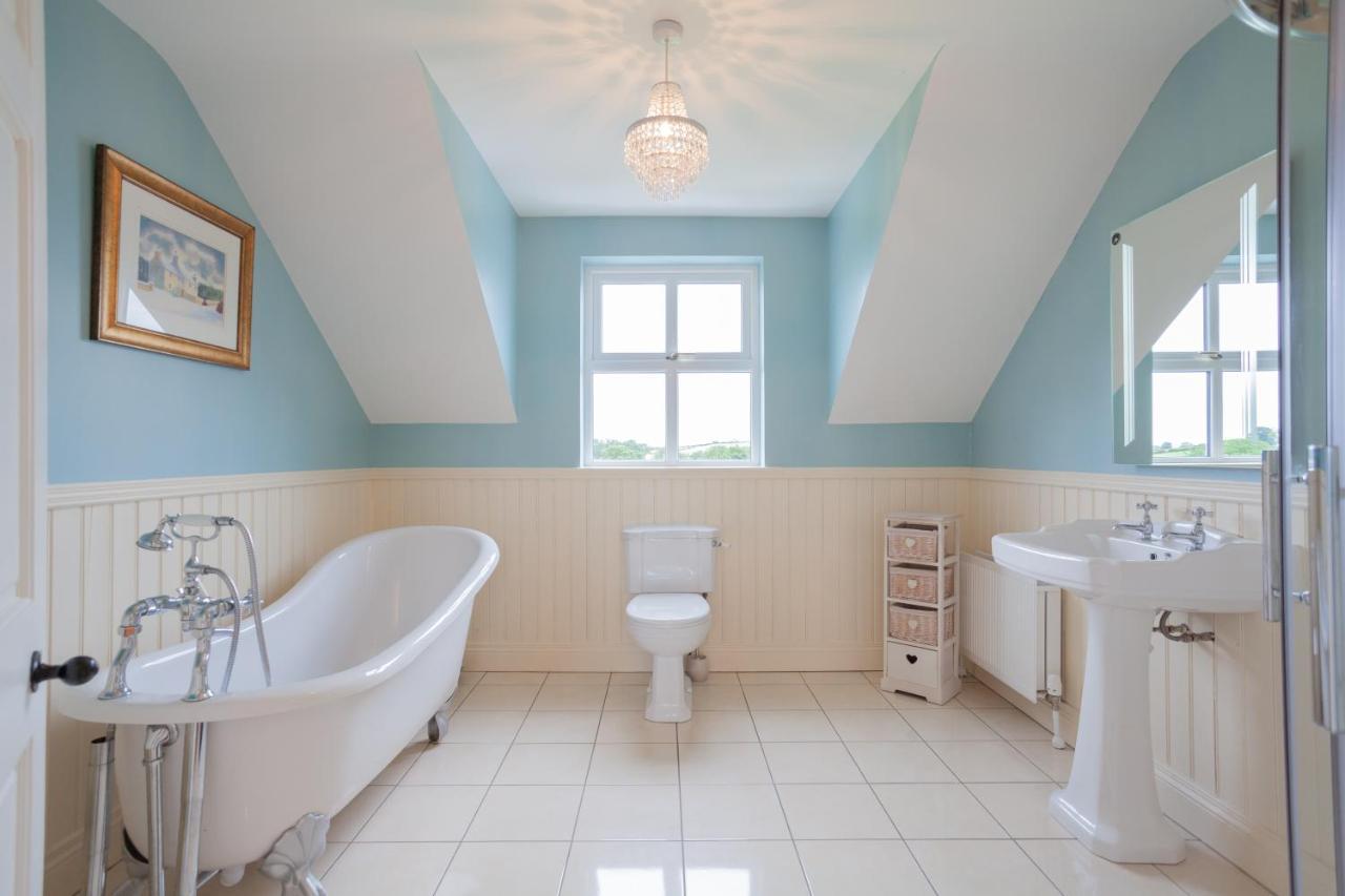 Beautiful Mountain Views & Private Hot Tub Villa Kilcoo Exterior photo
